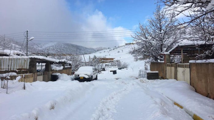 بەفر، باران و تەرزە دەبارێت