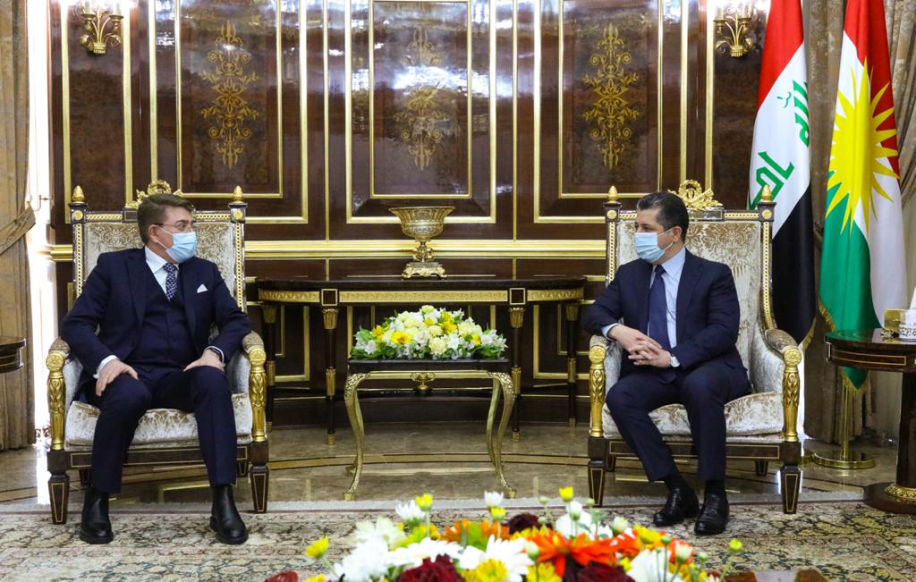 مەسرور بارزانی پێشوازی لە پزیشکی داهێنەری کورد ئازاد نەجاڕ دەکات