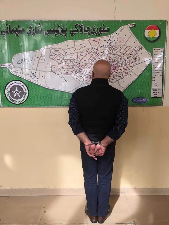 تۆمەتبارێک دەستگیرکرا کە ھەڕەشەی بڵاوکردنەوەی وێنەی لەکچێک کردبوو