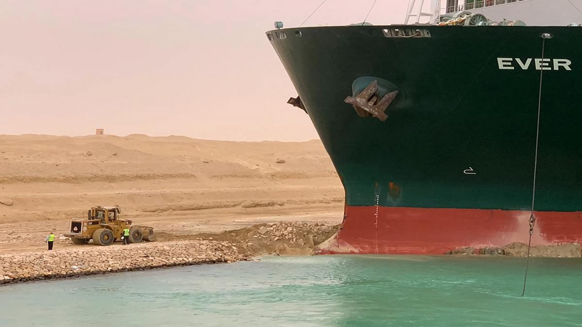 کەشتی ئێڤەرگیڤن لە نۆکەندی سوێس سەرئاو خرایەوە