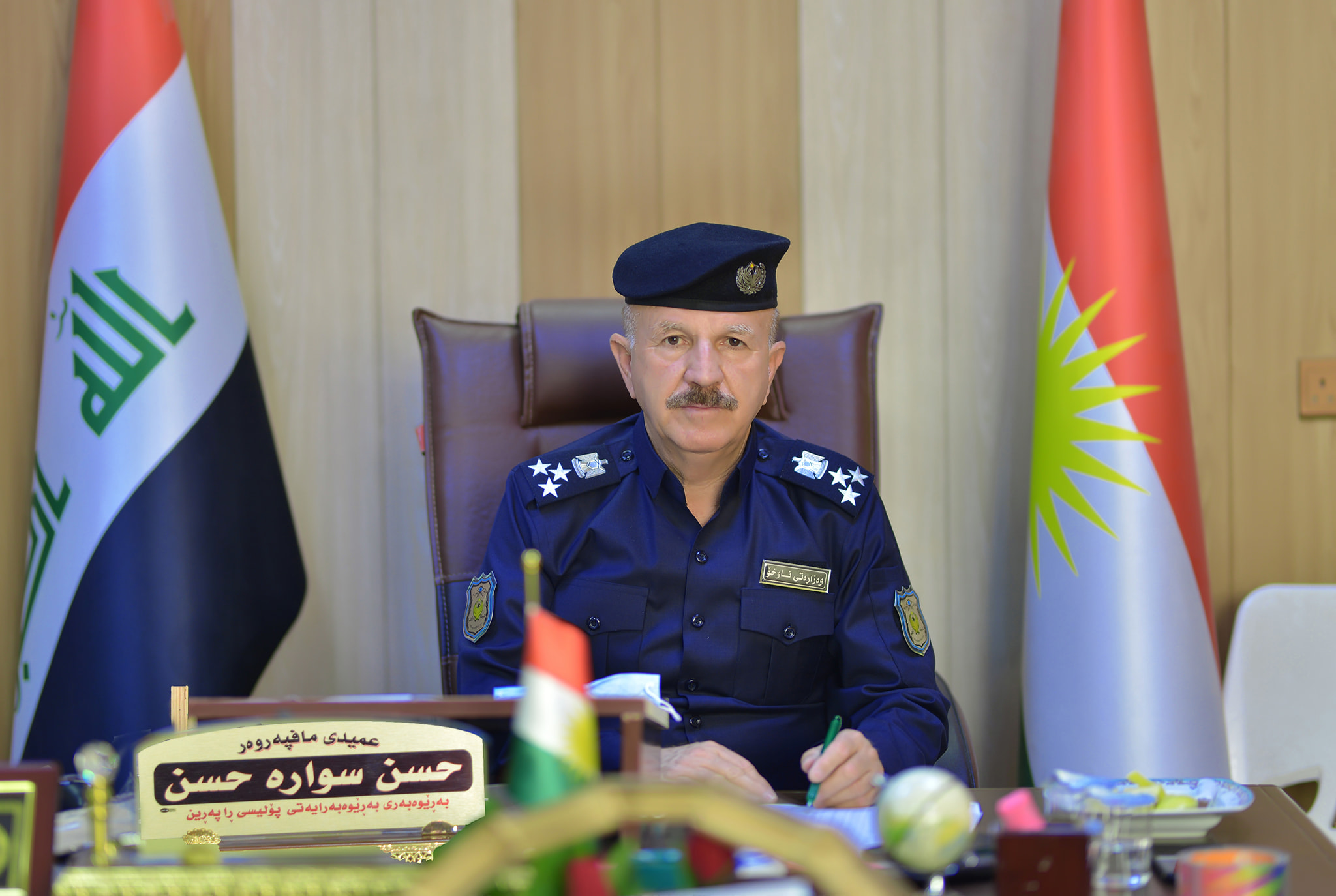 بەڕێوەبەرێکی پۆلیس لە 2هەفتەدا 2هەزار وێنەی خۆی بڵاودەکاتەوە