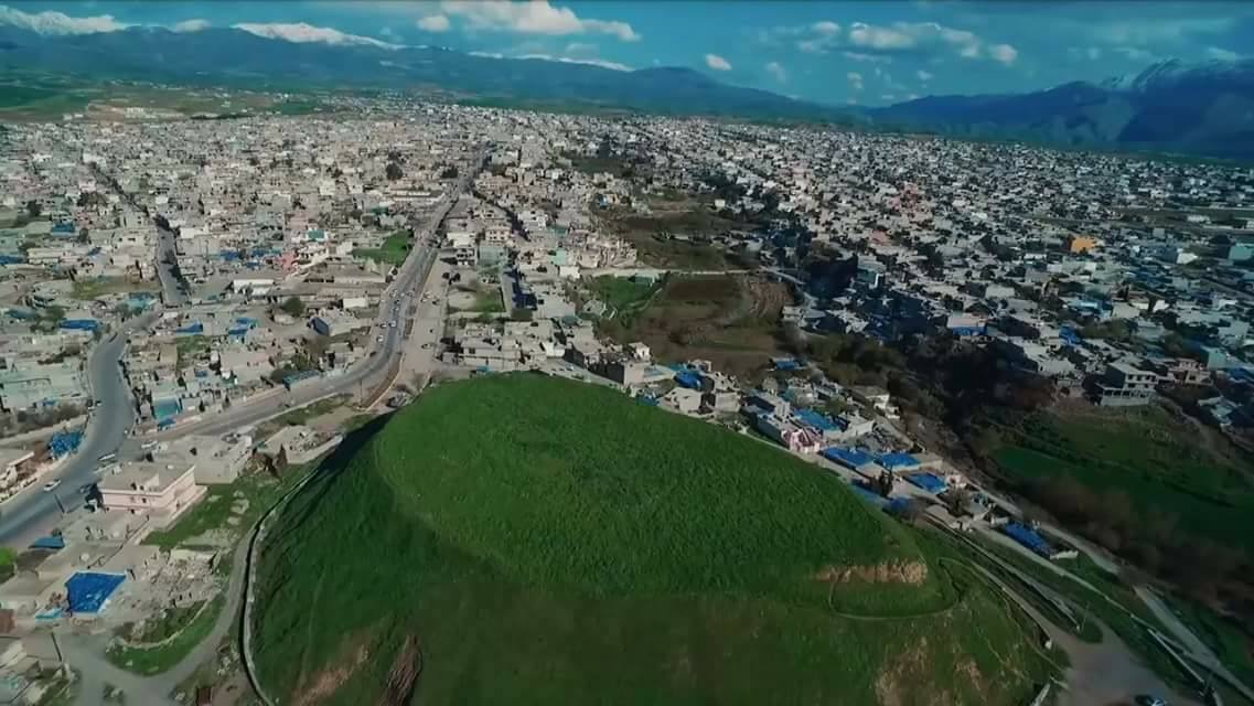 قەڵادزێ.. کەسێک بە داری کارەباییەوە هەڵدەکوتێتە سەر خاوەنی نووسینگەیەکی دراو