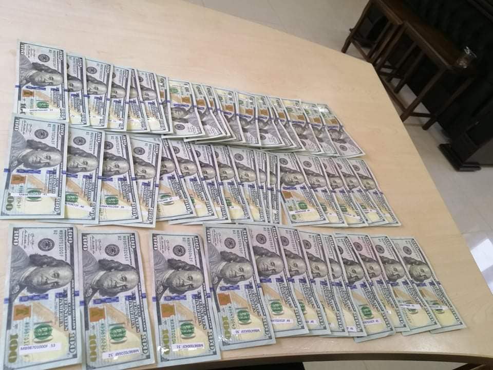 دوو تۆمەتبار لەسەر 5300 دۆلاری ئەمریکی ساختە دەستگیرکرد