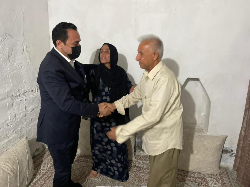ئومێد خۆشناو سەردانی ئەو ژنەی کرد کە گلەیی لە کەمئاوی هەبوو