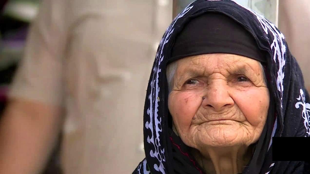 هاوسەری نەنە کوکو برایە ماڵی بەساڵاچووان
