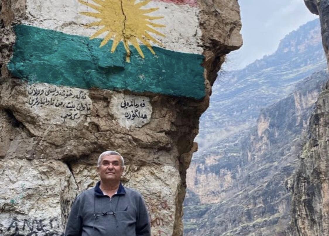 ئازاد جوندیانی: ئاڵای کوردستان ھی منە