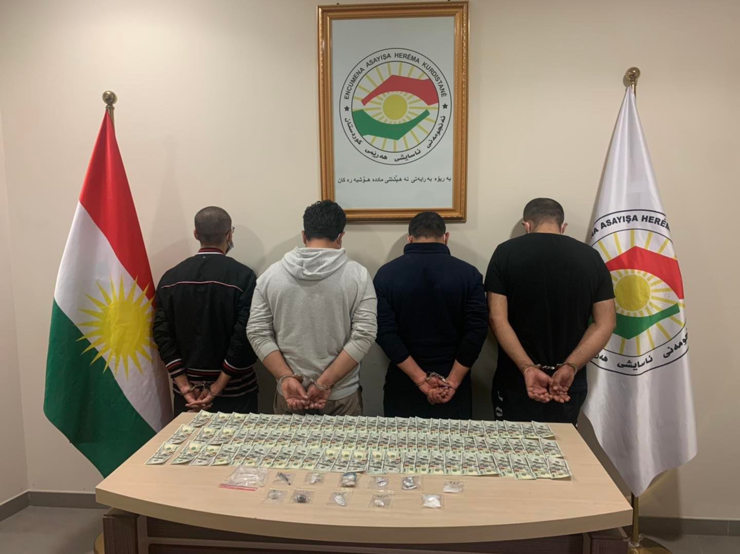 باندێکی ماددەی هۆشبەر و دراوی ساختە دەستگیرکرا