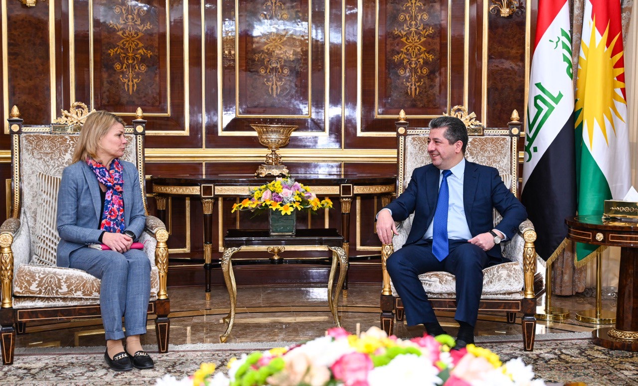 <strong>مەسرور بارزانی پێشوازى له‌ كونسولى نوێى به‌ريتانيا دەکات</strong>
