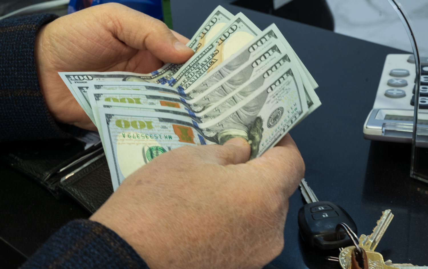 نرخی دینار بەرانبەر دۆلار گۆڕانکاری بەسەرداهات 
