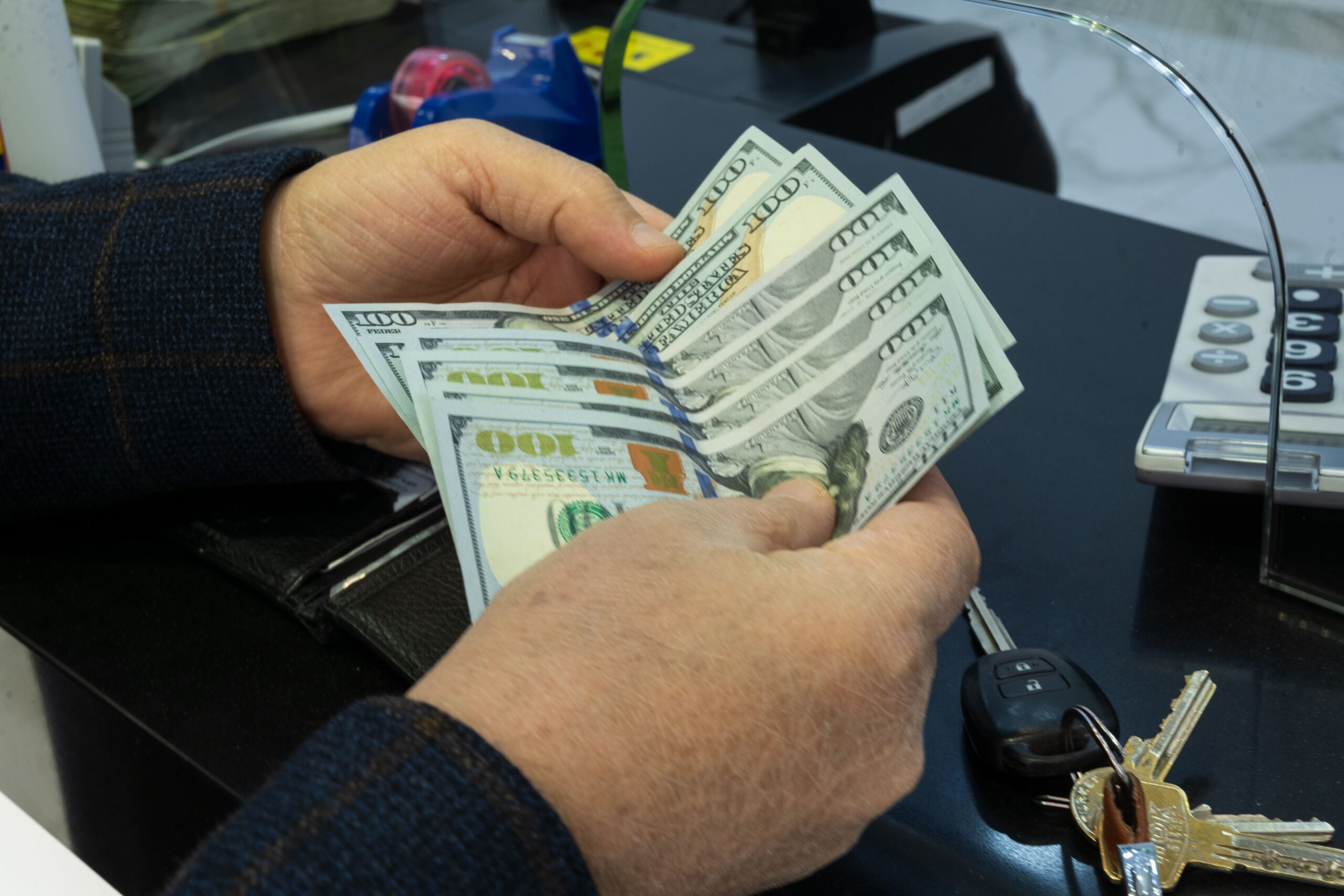 نرخی دۆلار بەشێوەیەکی بەرچاو دابەزی