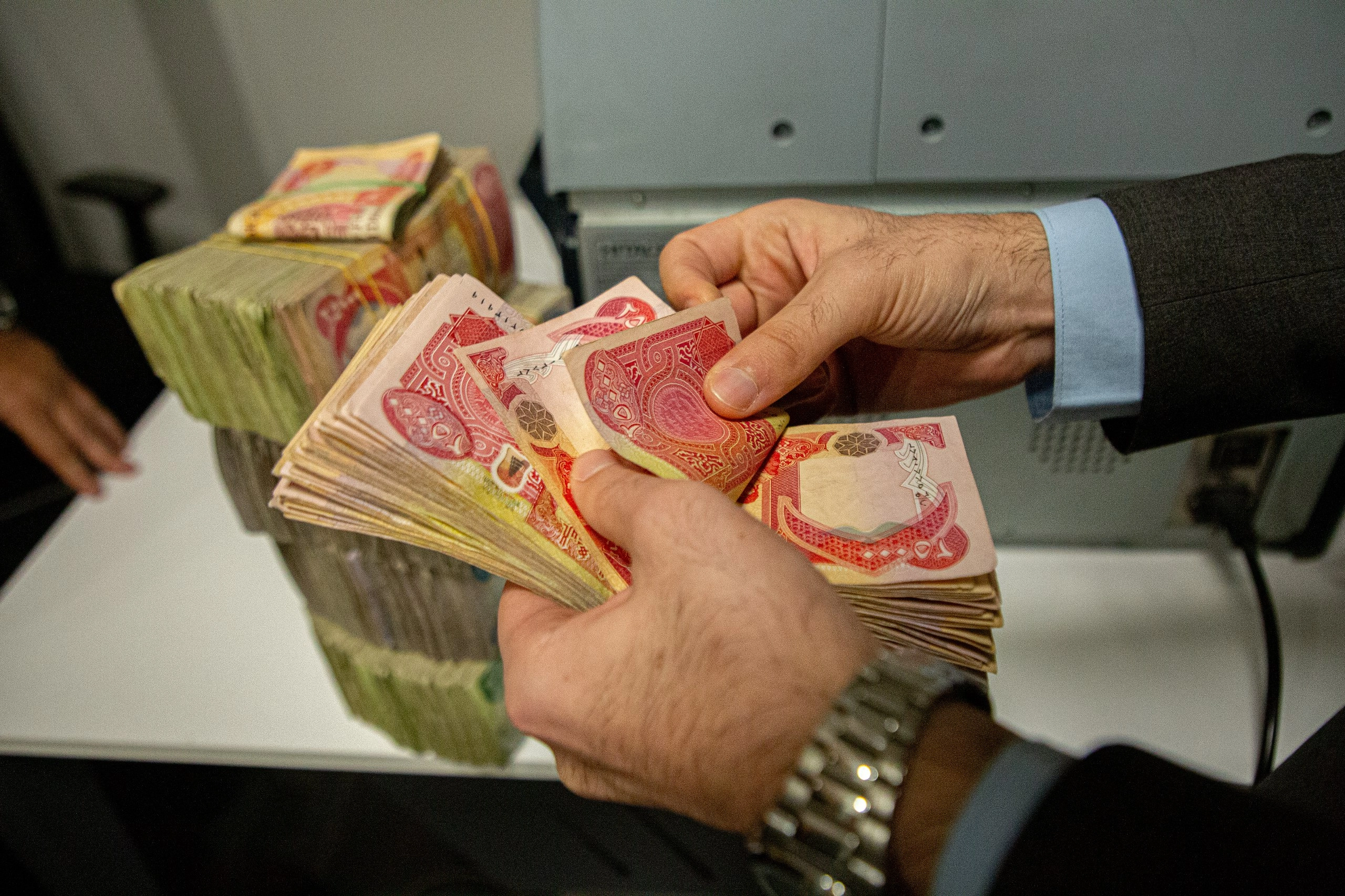 بڕە پارەیەكی دیكە بۆ مووچەی مووچەخۆرانی رەوانەی هەرێم کرا