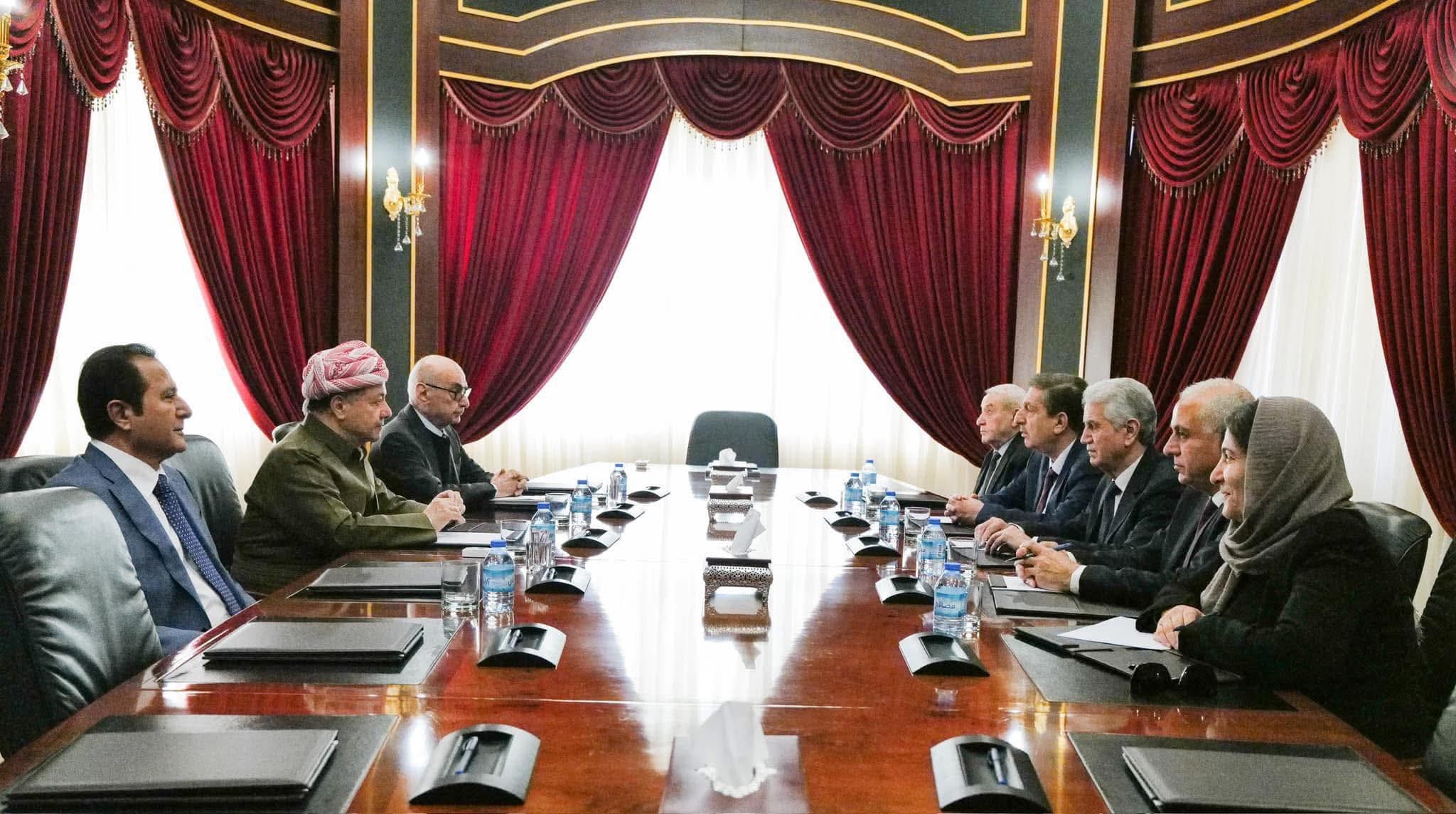 سەرۆک بارزانی پێشوازی لە شاندێکی سەرکردایەتیی ئەنەکەسە دەکات