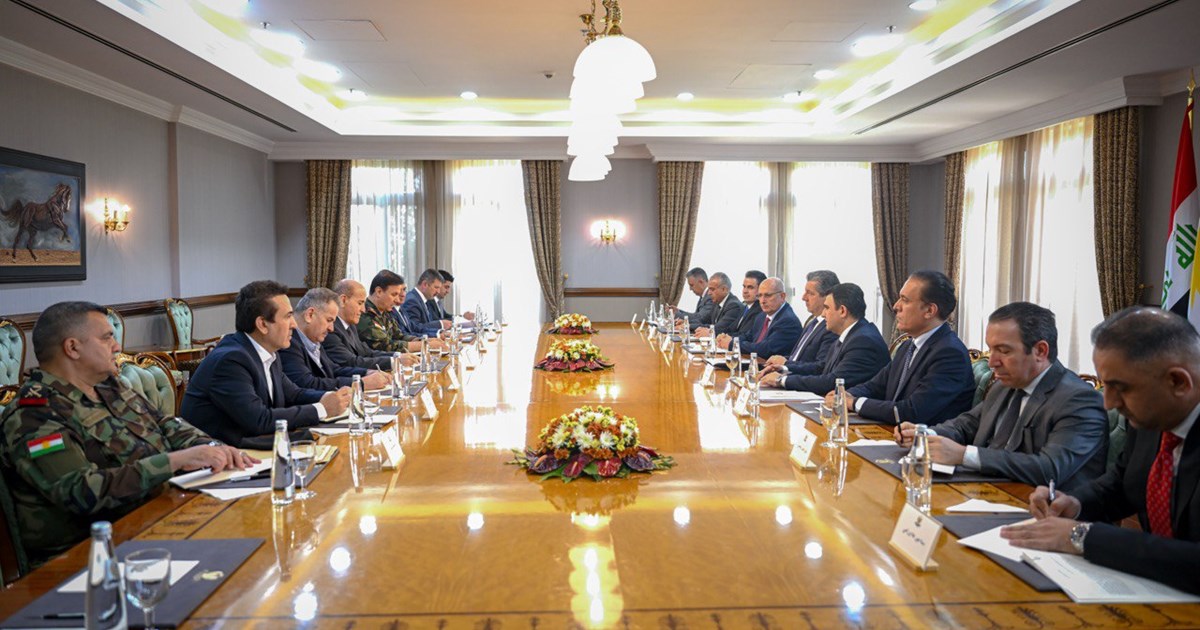 مەسرور بارزانی سەرپەرشتیی کۆبوونەوەیەکی گرینگ دەکات