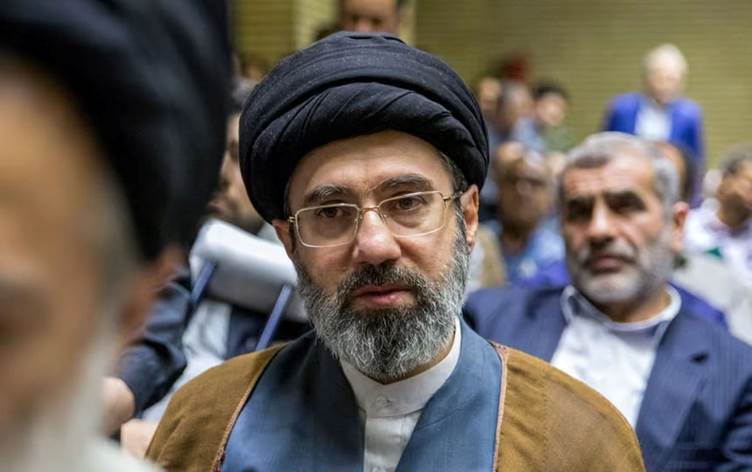ڕۆژنامەیەکی ئیماراتی: موجتەبا خامنەیی گواسترایەوە بۆ مۆسکۆ