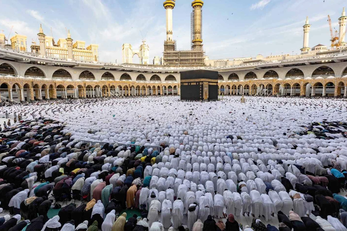 ئەمڕۆ تیروپشک بۆ ناوی حاجیان دەکرێت