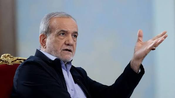 مەسعود پزیشکیان: هەر کات دەچینە سەر مێزی دانوستان، ئەمریکا هێرشمان دەکاتە سەر