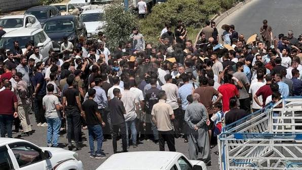 خۆپیشاندەران داوای مووچە و گەڕانەوەی سەر کارەکانیان دەکەن